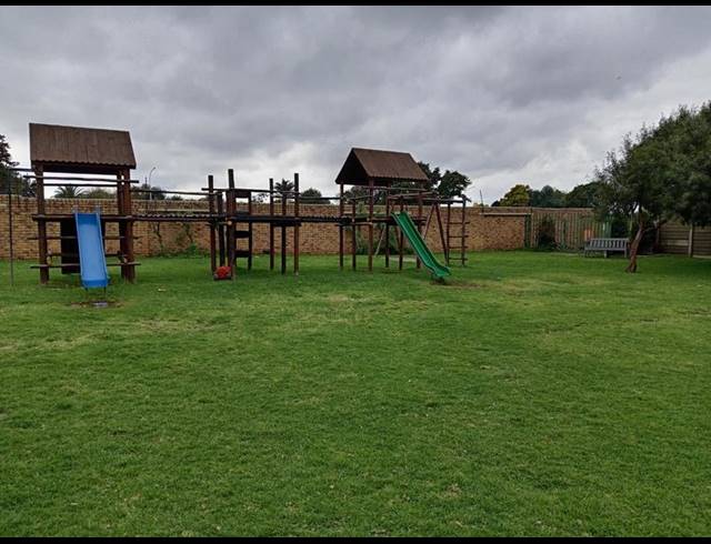 2 BEDROOM APARTMENT FOR SALE IN COMET